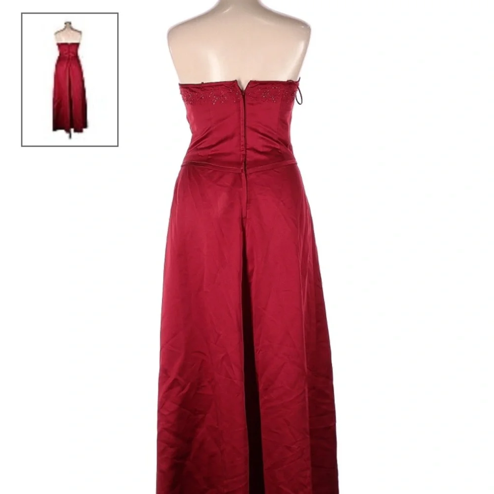 Gorgeous red gown by Moro Lee - Picture 2 of 3